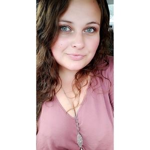 Meet your Posher, Makaula